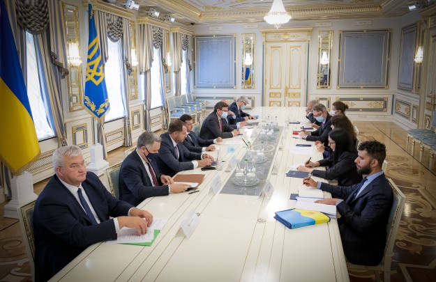 Володимир Зеленський зустрівся з діючою Головою ОБСЄ