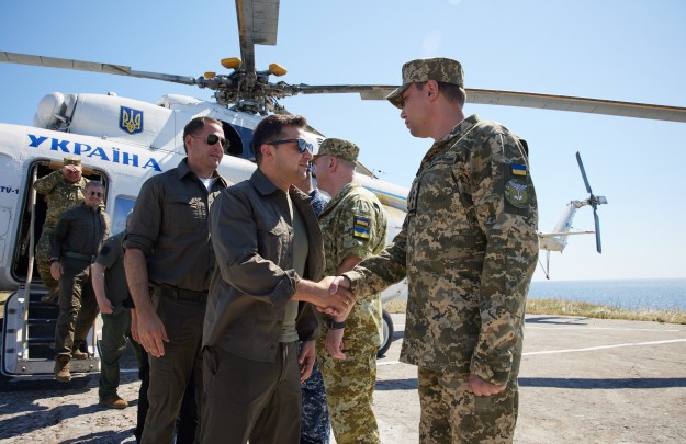 Глава держави відвідав острів Зміїний і перевірив готовність військових до його оборони