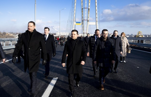 У присутності Президента в Запоріжжі відкрили рух верховою частиною нового вантового мосту через Дніпро