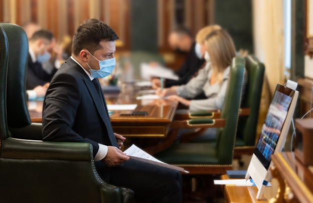 Президент на селекторній нараді: Потрібно постійно на різних рівнях нагадувати громадянам про доцільність вакцинації проти COVID-19