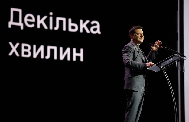 Відсьогодні в «Дії» доступні послуги зі зміни місця реєстрації та опитування як перший крок до безпосереднього народовладдя – Володимир Зеленський