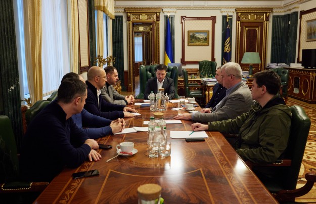 Глава держави провів термінову нараду у зв’язку з початком Росією військової операції проти України