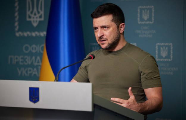 Місцеві громади, які приймають внутрішньо переміщених осіб, одержать компенсацію на оплату послуг ЖКГ – Президент України