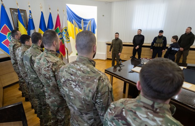 Володимир Зеленський нагородив бійців КОРДу, які захищають українців і забезпечують правопорядок в умовах російського вторгнення