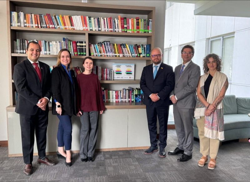 З початку осені запрацювало ще 25 українських книжкових поличок у світі, і це наш рекорд – Олена Зеленська З початку осені запрацювало ще 25 українських книжкових поличок у світі, і це наш рекорд – Олена Зеленська