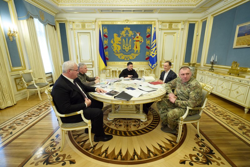 Президент провів нараду щодо подальшої санкційної роботи України: тіньовий флот, російський ВПК та дипстрайки Президент провів нараду щодо подальшої санкційної роботи України: тіньовий флот, російський ВПК та дипстрайки