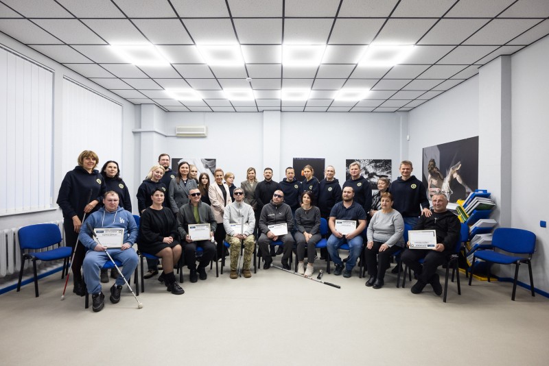 Володимир та Олена Зеленські зустрілися в реабілітаційному центрі із захисниками, які втратили зір і проходять курс адаптації Володимир та Олена Зеленські зустрілися в реабілітаційному центрі із захисниками, які втратили зір і проходять курс адаптації