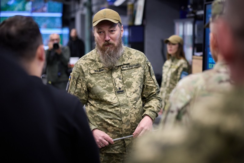 Розвиток Сил безпілотних систем і власне виробництво дронів – Володимир Зеленський заслухав доповідь командувача СБС на основному командному пункті 414-ї бригади «Птахи Мадяра» Розвиток Сил безпілотних систем і власне виробництво дронів – Володимир Зеленський заслухав доповідь командувача СБС на основному командному пункті 414-ї бригади «Птахи Мадяра»