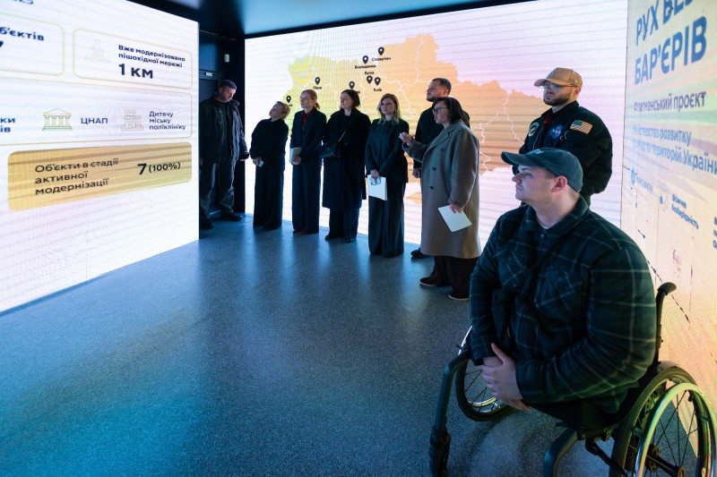 Олена Зеленська ознайомилася з реалізацією безбарʼєрних проєктів у Бородянці й Бучі Олена Зеленська ознайомилася з реалізацією безбарʼєрних проєктів у Бородянці й Бучі