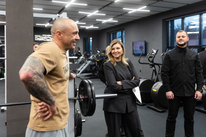 Олена Зеленська ознайомилася з реалізацією безбарʼєрних проєктів у Бородянці й Бучі Олена Зеленська ознайомилася з реалізацією безбарʼєрних проєктів у Бородянці й Бучі