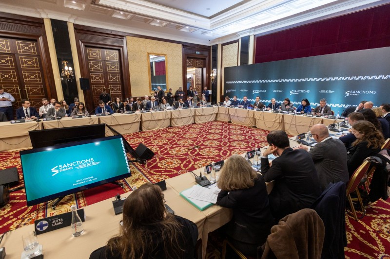 Представники 20 країн та Євросоюзу обговорюють вплив санкцій на Росію та координують подальші кроки під час Київського санкційного саміту Представники 20 країн та Євросоюзу обговорюють вплив санкцій на Росію та координують подальші кроки під час Київського санкційного саміту