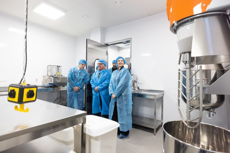 На Харківщині Олена Зеленська взяла участь у відкритті фабрики-кухні На Харківщині Олена Зеленська взяла участь у відкритті фабрики-кухні