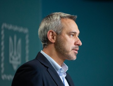 Антикорупційна стратегія повинна бути спрямована на максимальне переведення послуг в онлайн та охоплювати напрямки, що мають найбільші корупційні ризики – Руслан Рябошапка