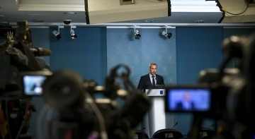 Volodymyr Zelenskyy proposes to postpone fines for absence of customs clearing of cars with a foreign registration