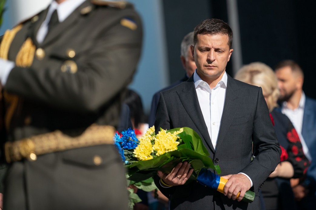 Володимир Зеленський ушанував пам’ять захисників України, які загинули в боротьбі за незалежність, суверенітет і територіальну цілісність держави