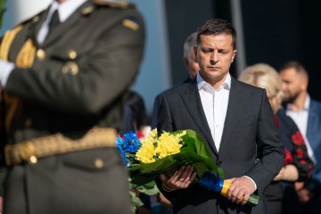 Володимир Зеленський ушанував пам’ять захисників України, які загинули в боротьбі за незалежність, суверенітет і територіальну цілісність держави