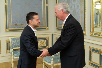 Володимир Зеленський обговорив з американськими сенаторами Рональдом Джонсоном та Крістофером Мерфі підтримку України у сферах безпеки та енергетики  
