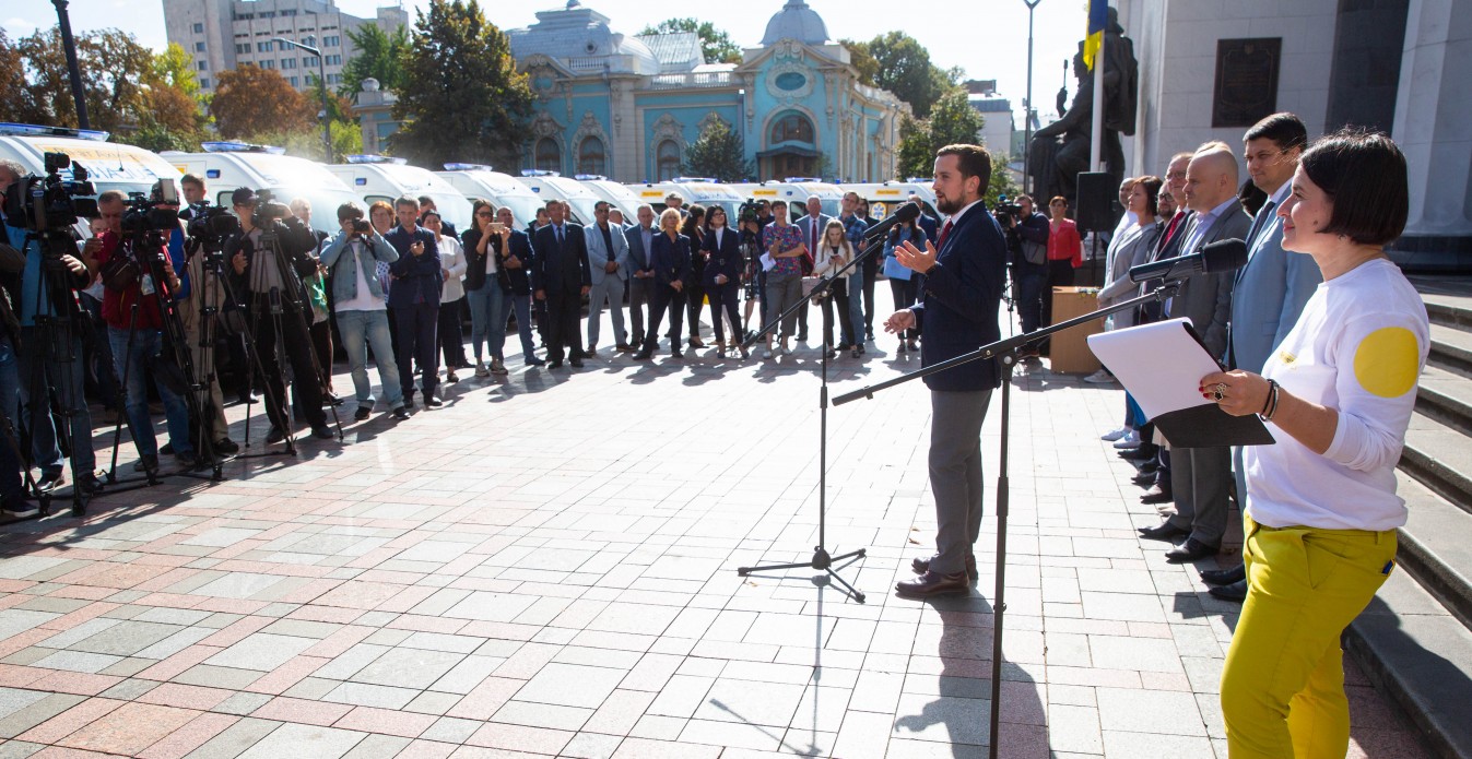 З ініціативи Президента України медичним закладам у регіонах передано ще 20 автомобілів швидкої допомоги