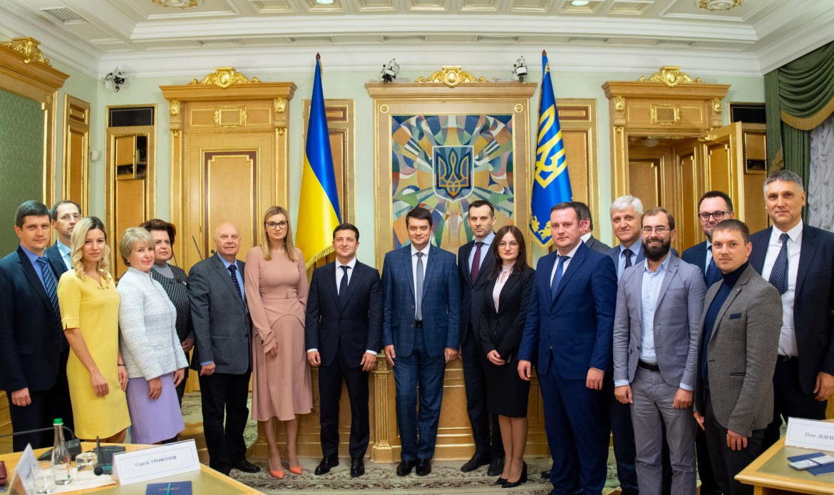 Президент вручив посвідчення новим членам ЦВК