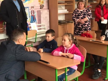 Микола Кулеба: Наше першочергове завдання – дбати про дітей, які живуть на лінії розмежування
