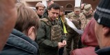 Президент України Володимир Зеленський відвідав Золоте на Луганщині. Глава держави зустрівся з місцевими мешканцями та військовослужбовцями на передовій, 26 жовтня 2019 року