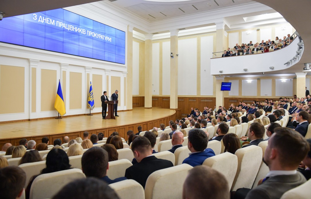 Президент: Кожен корупціонер має відповісти перед законом, незалежно від прізвища, посади і сфери діяльності 