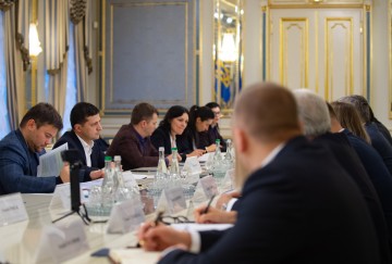 Volodymyr Zelenskyy urged gas station networks to lower fuel prices for real, not under loyalty programs