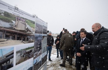 Volodymyr Zelenskyy congratulated residents of the Kalush district on the reconstruction of the bridge over the Chechva River