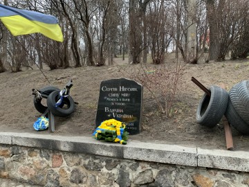 Flowers from the President of Ukraine were laid to the memorials to Serhiy Nigoyan and Mikhail Zhiznevsky