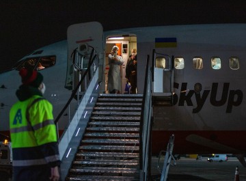 Aircraft with Ukrainians evacuated from Italy arrived in Kyiv