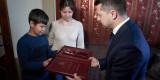 Президент Володимир Зеленський особисто вручив орден «Золота Зірка» вдові Героя України спецпризначенця Романа Матвійця, 4 червня 2020 року