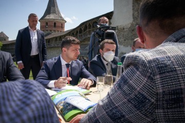 Володимир Зеленський ініціює лібералізацію візового режиму для іноземних туристів