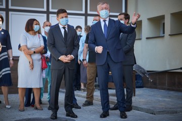 President talked to doctors of the Chernivtsi Regional Clinical Hospital: We will do everything to protect doctors