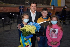  Під час робочої поїздки на Львівщину Глава держави вручив відзнаки лауреатам Всеукраїнської акції «Герой-рятувальник року», 17 вересня 2020 року