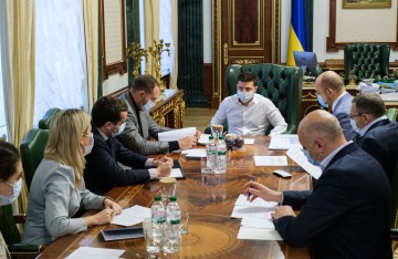 Маємо бути впевнені в достатній кількості ліжок, забезпечених киснем, у лікарнях – Президент під час селекторної наради