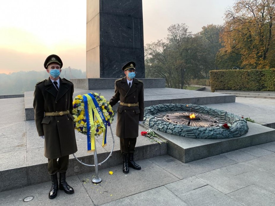 Володимир Зеленський вшанував пам’ять українців, які віддали своє життя під час визволення України від нацистських загарбників