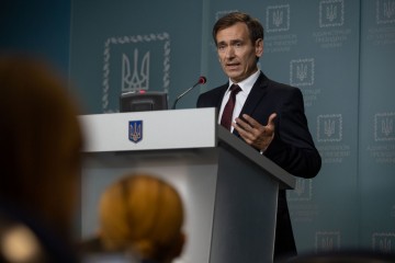В екстраординарних умовах ініціатива Президента щодо вирішення кризової ситуації навколо КСУ політико-правовими засобами повністю відповідає цінностям, закріпленим Конституцією – Федір Веніславський