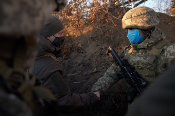 President paid a visit to the warriors on the frontline in the Donetsk region and thanked them for their service
