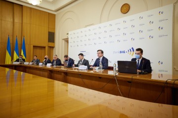 President to the ambassadors: Ukraine needs to receive the first batches of the COVID-19 vaccine in January already