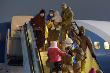 В Україну повернулися дві жінки та семеро дітей, які перебували в таборах для біженців на території Сирії