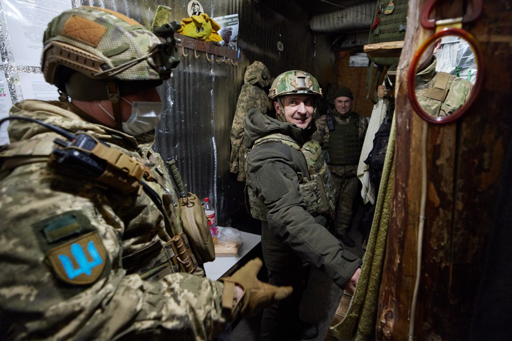 Президент Володимир Зеленський разом з послами країн – партнерів України побував на передових позиціях у зоні проведення ООС на Донбасі, 11 лютого 2021 року