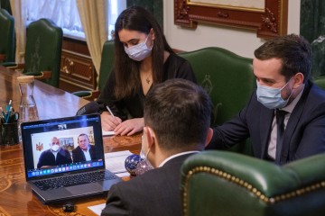 Volodymyr Zelenskyy and Vasyl Virastyuk discussed the course of vaccination in the Ivano-Frankivsk region and assistance to local small businesses during quarantine