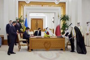Президент України Володимир Зеленський здійснив офіційний візит до Держави Катар. У межах цього візиту підписано 13 важливих міждержавних документів і два комерційні контракти, які залучать в українську економіку мільярдні інвестиції, 5 квітня 2021 року