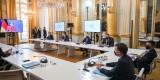 Під час робочого візиту до Франції Президент Володимир Зеленський обговорив безпекову ситуацію на сході України з Президентом Еммануелем Макроном та канцлером Німеччини Ангелою Меркель, яка брала участь у зустрічі у форматі відеозв’язку, 16 квітня 2021 року.