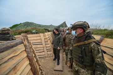 Volodymyr Zelenskyy visited the positions of the Ukrainian military on the administrative border with the temporarily occupied Crimea