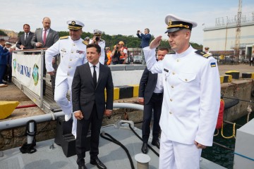 President of Ukraine on the boat 