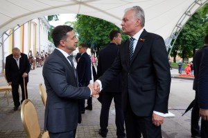 Президент України Володимир Зеленський на запрошення литовського колеги Гітанаса Наусєди взяв участь у святкових заходах з нагоди відзначення Дня державності Литви, 6 липня 2021 року.