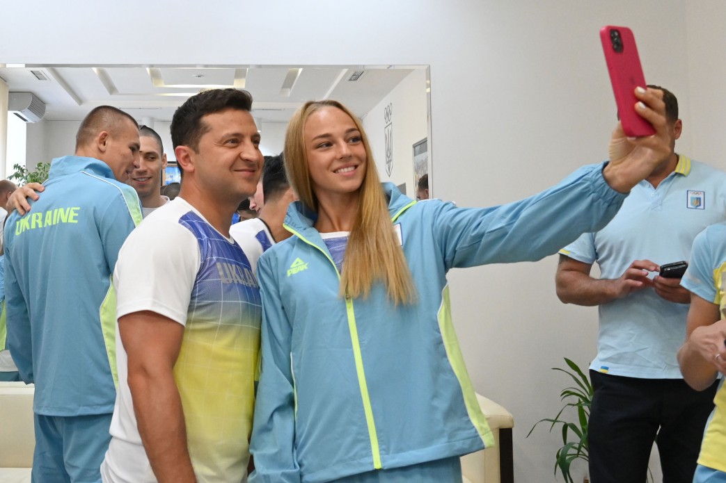 Президент України Володимир Зеленський в Олімпійському домі у Києві зустрівся зі спортсменами, які представлятимуть нашу країну на 32-х літніх Олімпійських іграх у Токіо, 11 липня 2021 року.
