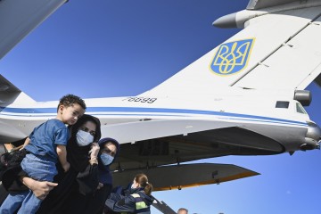 За координації Володимира Зеленського з Афганістану евакуювали понад 80 осіб, зокрема 31 українця