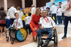 Президент України Володимир Зеленський разом з дружиною Оленою зустрівся зі спортсменами української збірної на ХVI літніх Паралімпійських іграх – 2020 у Токіо та відзначив їх державними нагородами, 17 вересня 2021 року.
